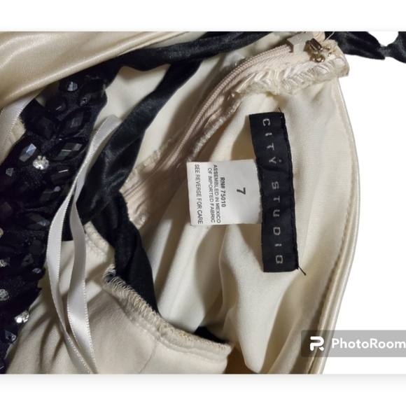 City Studio Gown - Picture 3 of 4